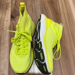 Lululemon chargefeel Mid Women's Workout Shoe